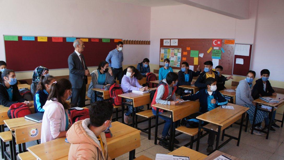 İlçe Milli Eğitim Müdürümüz Ali İhsan YANILMAZ, Yenibaşak Yatılı Bölge Ortaokulunu ziyaret etti